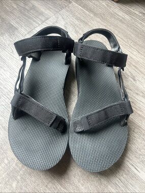 Teva Strap Sandals with Velcro size women’s 9
